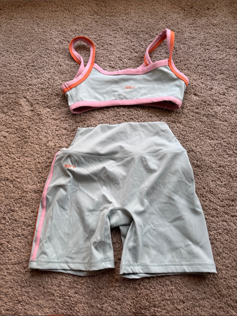 Set Active tri color shorts and bra set 2026 release